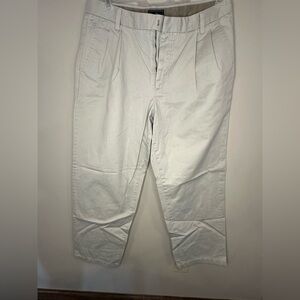 Mens Dockers pleated relaxed fit Khaki pants size 34x32